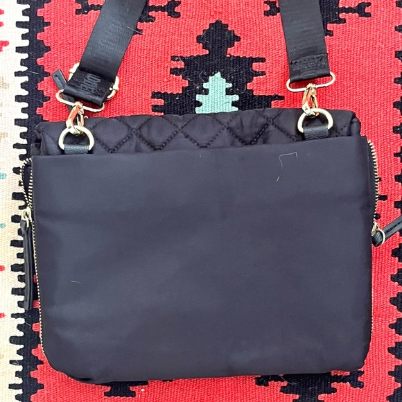 Steve Madden black quilted cross body bag with zippers & inside pockets - Picture 9 of 17